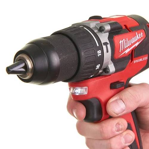 TALADRO PERCUTOR MILWAUKEE M18CBLPP2A-402C